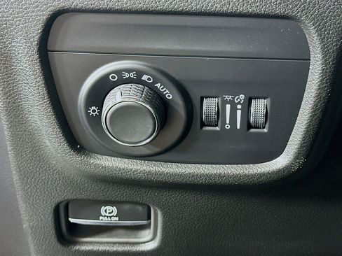 Used 2023 Jeep Grand Cherokee Altitude image 17