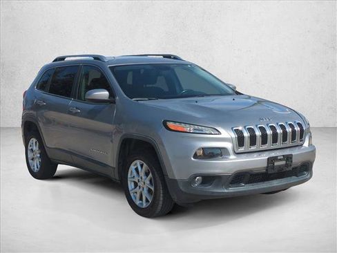 Used 2016 Jeep Cherokee Latitude w/ Comfort/Convenience Group image 4