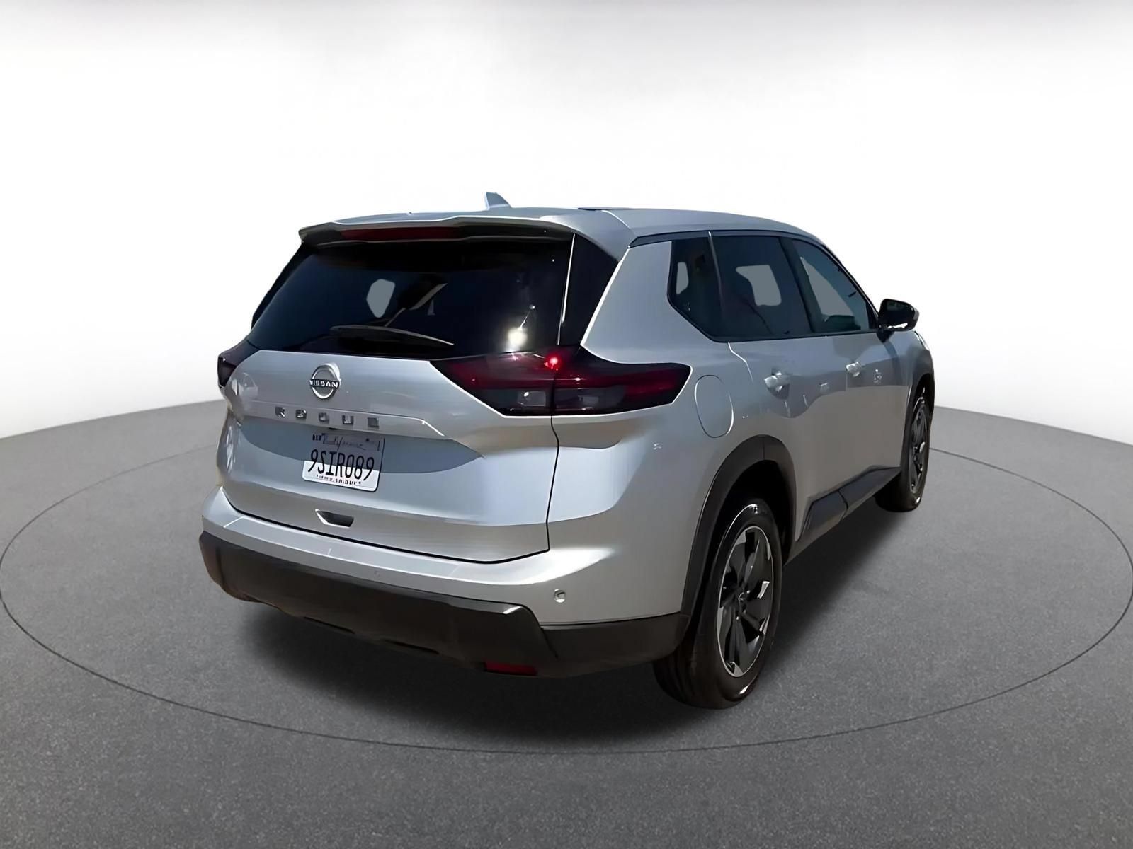 Used 2025 Nissan Rogue SV FWD image 14