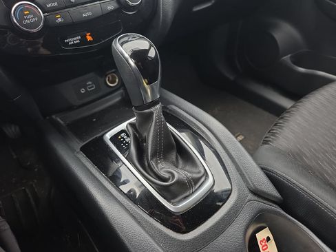 Used 2018 Nissan Rogue SV AWD/4WD image 36
