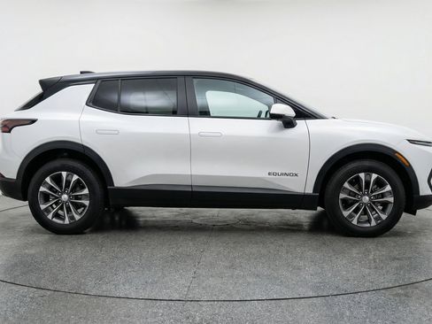 Used 2025 Chevrolet Equinox LT FWD image 11