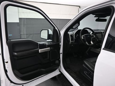 Used 2018 Ford F150 Lariat w/ Equipment Group 502A Luxury image 8