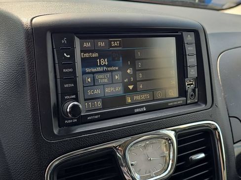 Used 2013 Chrysler Town & Country Touring FWD image 19