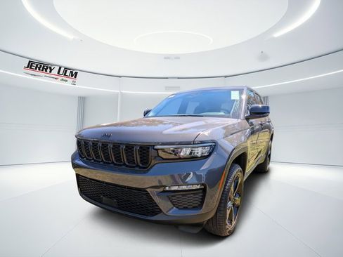 New 2025 Jeep Grand Cherokee Limited w/ Black Appearance Package image 6