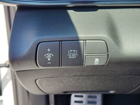 New 2025 Hyundai Elantra SEL FWD image 17