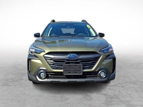 Used 2025 Subaru Outback Premium AWD/4WD image 2