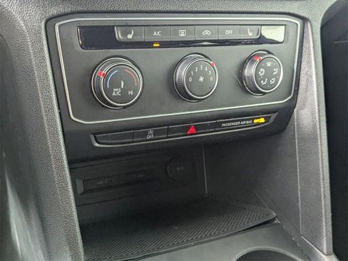 Used 2022 Volkswagen Atlas Cross Sport SE image 21