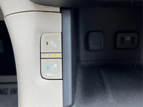 Used 2018 GMC Acadia Denali w/ Technology Package FWD image 37