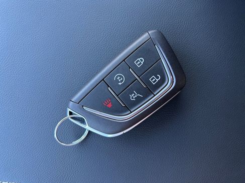 New 2025 Cadillac Optiq Luxury 1 image 33