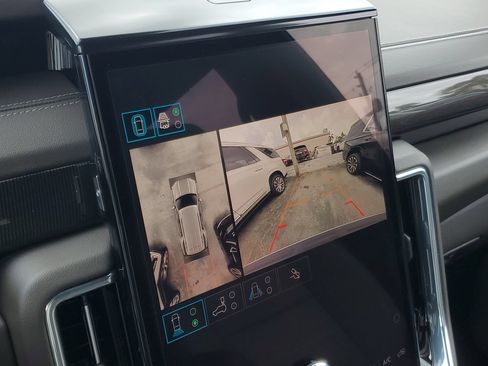 Used 2025 GMC Yukon Elevation RWD image 30