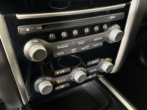 Certified 2017 Nissan Pathfinder SV image 27