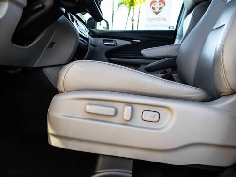 Used 2017 Honda Pilot Touring image 15