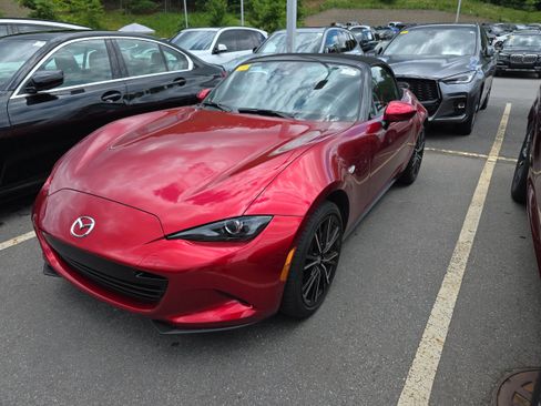 Used 2025 MAZDA MX-5 Miata Grand Touring RWD image 4