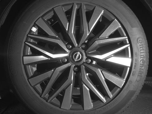 Used 2025 Nissan Altima 2.5 SV FWD image 14