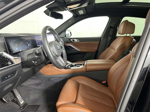 Used 2025 BMW X6 M60i w/ Parking Assistance Package image 4