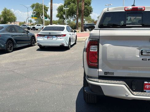 Used 2026 GMC Canyon AT4 w/ LPO, Off Road Lift Package AWD/4WD image 8