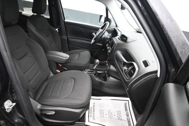 Used 2016 Jeep Renegade Latitude AWD/4WD image 8