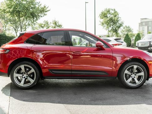 Used 2023 Porsche Macan image 3