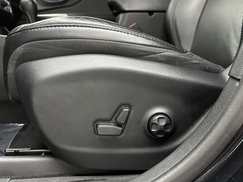 Used 2019 Jeep Cherokee Limited image 11