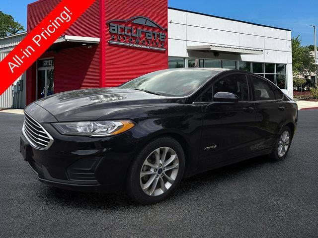 Used 2019 Ford Fusion SE FWD image 1