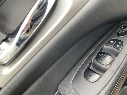 Used 2019 Nissan Pathfinder SL image 34