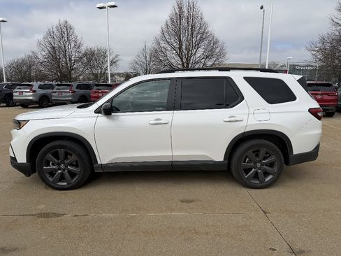 Used 2023 Honda Pilot Sport image 3