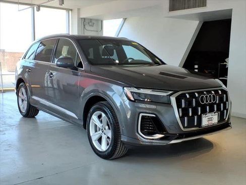 Certified 2025 Audi Q7 3.0T Premium w/ Convenience Package image 3