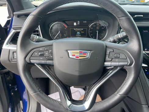 Used 2025 Cadillac XT6 Premium Luxury image 10