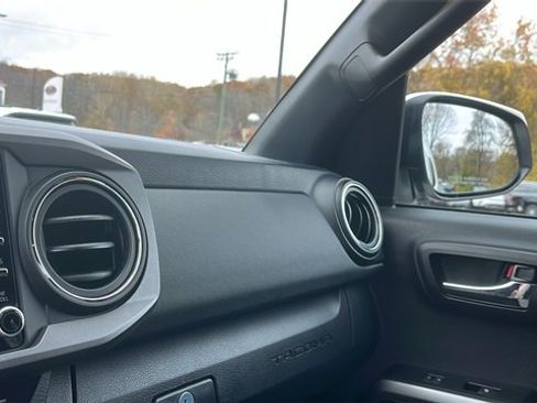 Certified 2021 Toyota Tacoma TRD Off-Road w/ TRD Premium Off Road Package image 18