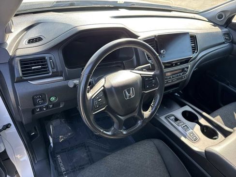 Used 2025 Honda Ridgeline Sport image 2