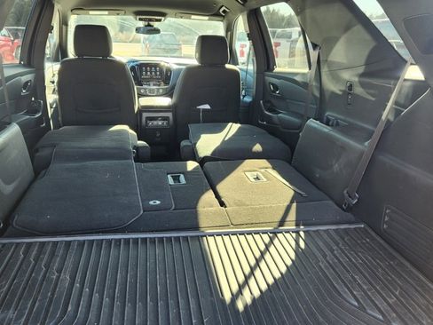 Used 2023 Chevrolet Traverse LT image 5