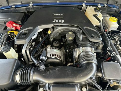 Used 2021 Jeep Wrangler Sport AWD/4WD image 29