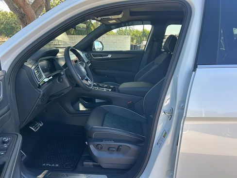 New 2026 Volkswagen Atlas Cross Sport SEL Premium R-Line AWD/4WD image 15