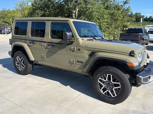 Used 2026 Jeep Wrangler Unlimited Sahara w/ Safety Group AWD/4WD image 2