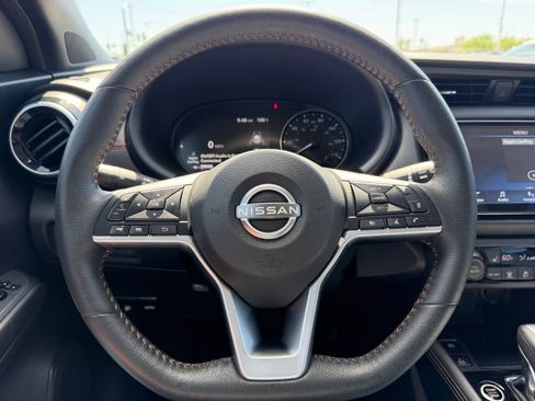 Used 2023 Nissan Kicks SR w/ SR Premium Package FWD image 9