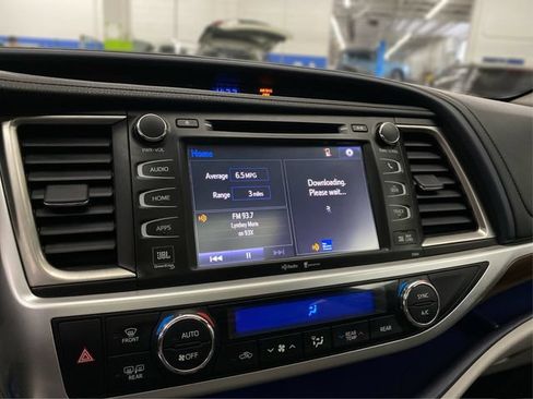 Used 2015 Toyota Highlander Limited AWD/4WD image 31