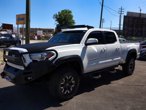 Used 2018 Toyota Tacoma TRD Off-Road AWD/4WD image 2
