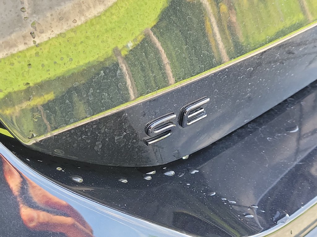 Certified 2026 Volkswagen Tiguan SE R-Line FWD image 5