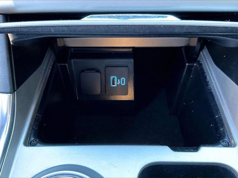 Used 2022 Ford Explorer XLT w/ Equipment Group 202A image 17