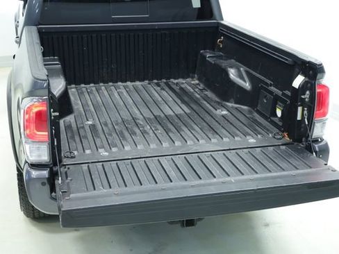 Used 2020 Toyota Tacoma TRD Off-Road image 32