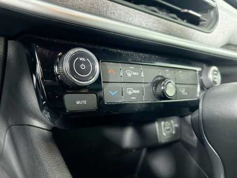 Used 2024 Jeep Compass Latitude image 24