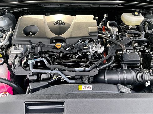 Used 2025 Toyota Camry LE w/ Convenience Package image 10