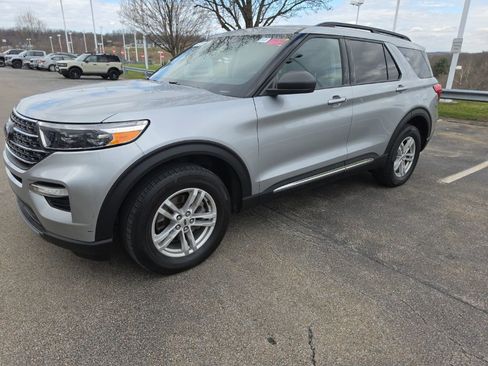 Used 2023 Ford Explorer XLT w/ Equipment Group 202A image 2