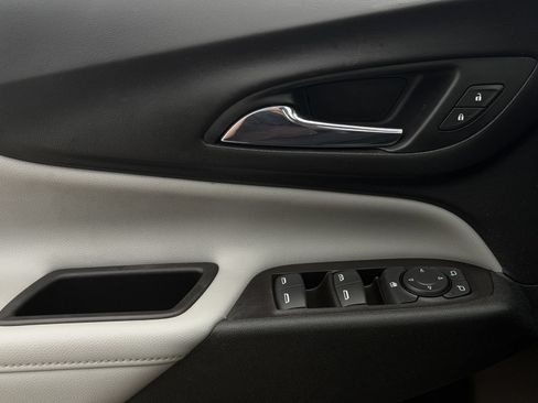 Used 2018 Chevrolet Equinox Premier FWD image 23