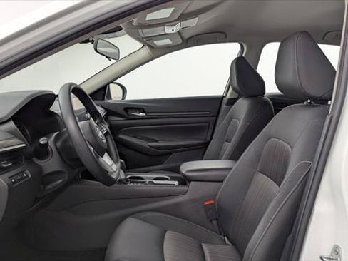 Used 2024 Nissan Altima 2.5 SV FWD image 14