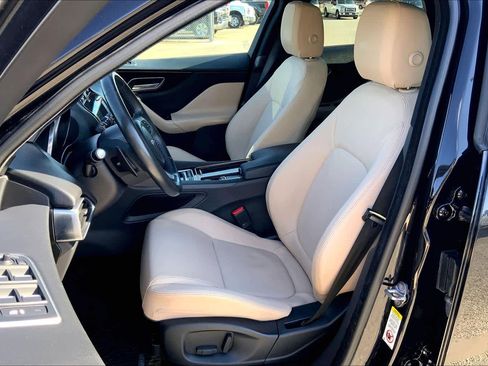 Used 2018 Jaguar F-PACE Premium image 8