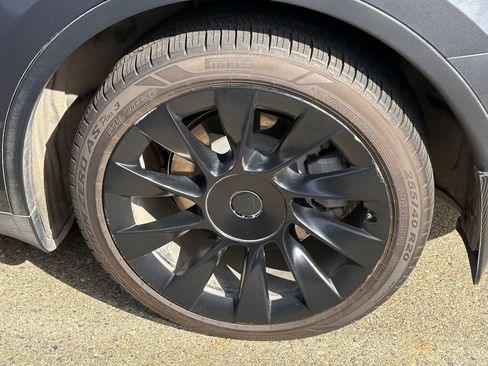 Used 2023 Tesla Model Y Long Range AWD/4WD image 18