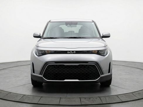 Used 2025 Kia Soul LX w/ LX Technology Package FWD image 2