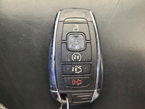 Used 2019 Lincoln Nautilus Select AWD/4WD image 32