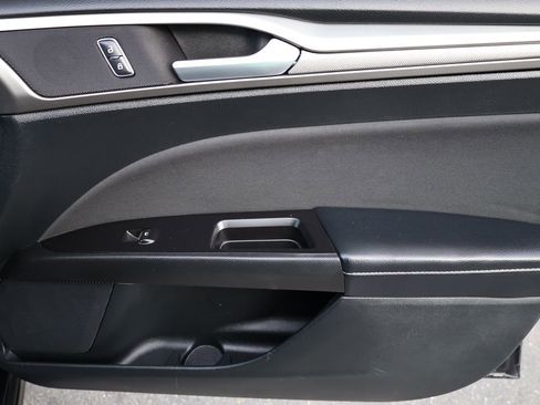 Used 2017 Ford Fusion SE w/ Fusion SE Technology Package FWD image 14